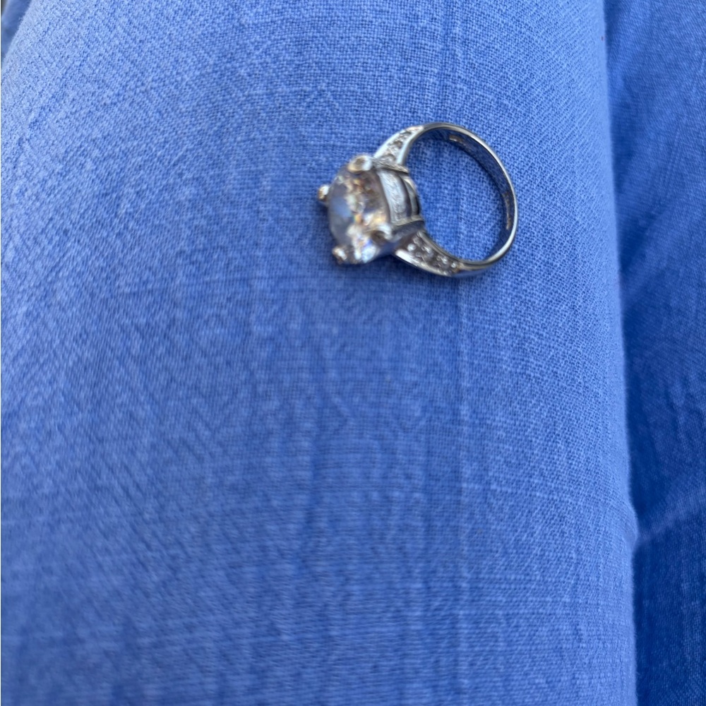 Elegant Silver Ring with Clear Gemstone - Picture 2 of 3